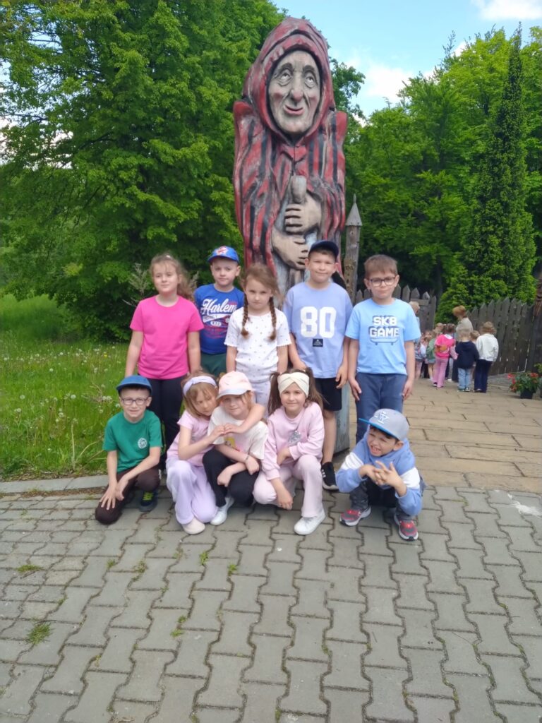Wycieczka do Parku Rozrywki "Babojagowo" w Hucie Szklanej - grupa "Pszczółki".