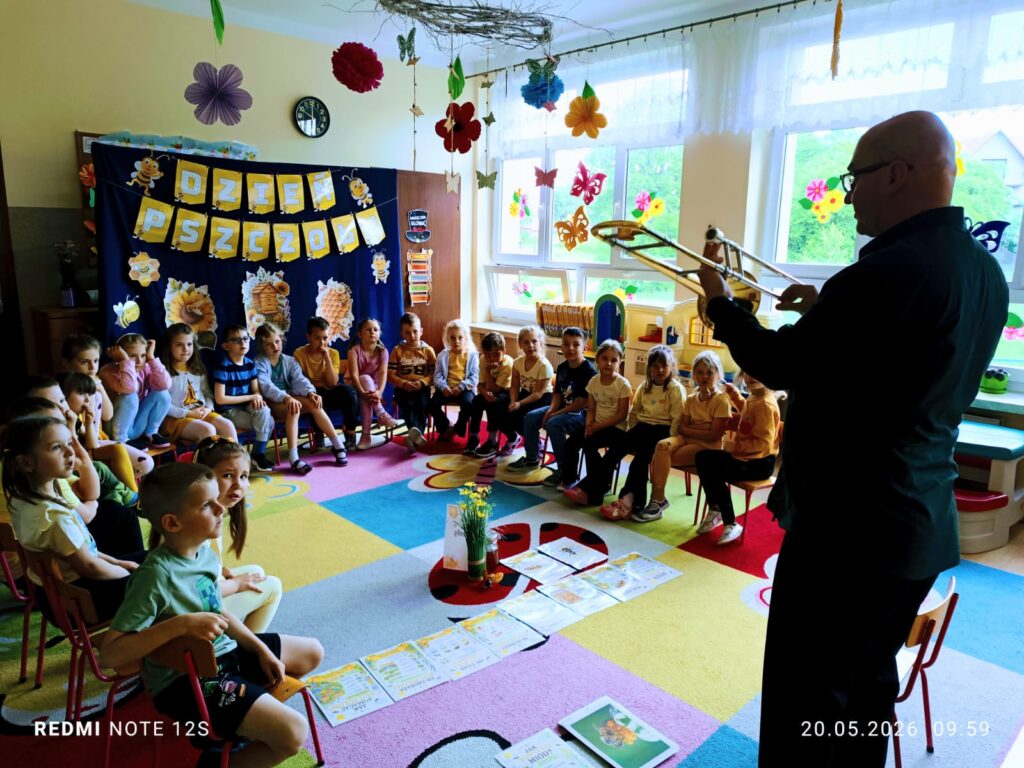 Spotkanie z Pracownikami Szkoły Muzycznej w grupie "Motylki".