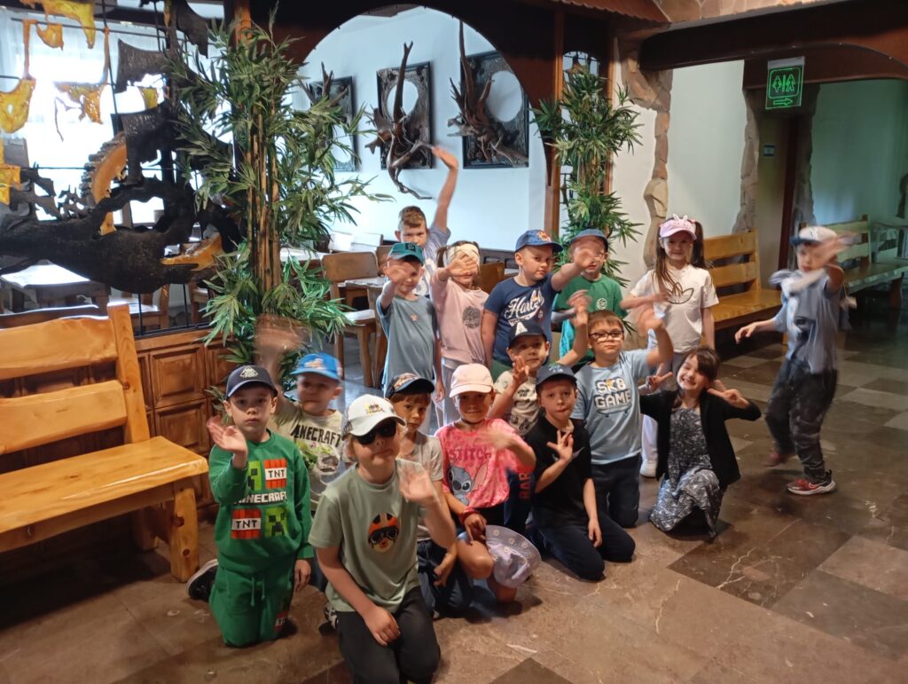 Wycieczka do Parku Rozrywki "Babojagowo" w Hucie Szklanej - grupa "Pszczółki".