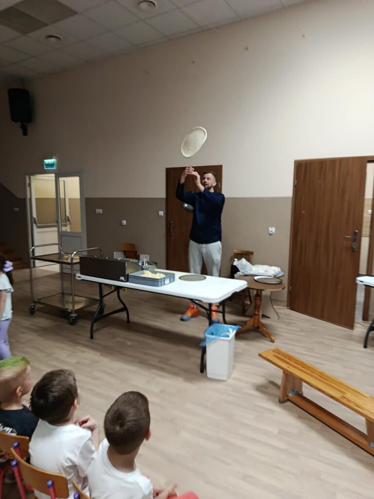 Dalsze świętowanie Dnia Dziecka! Wielkie Warsztaty i Degustacja Pizzy- grupa Żyrafki