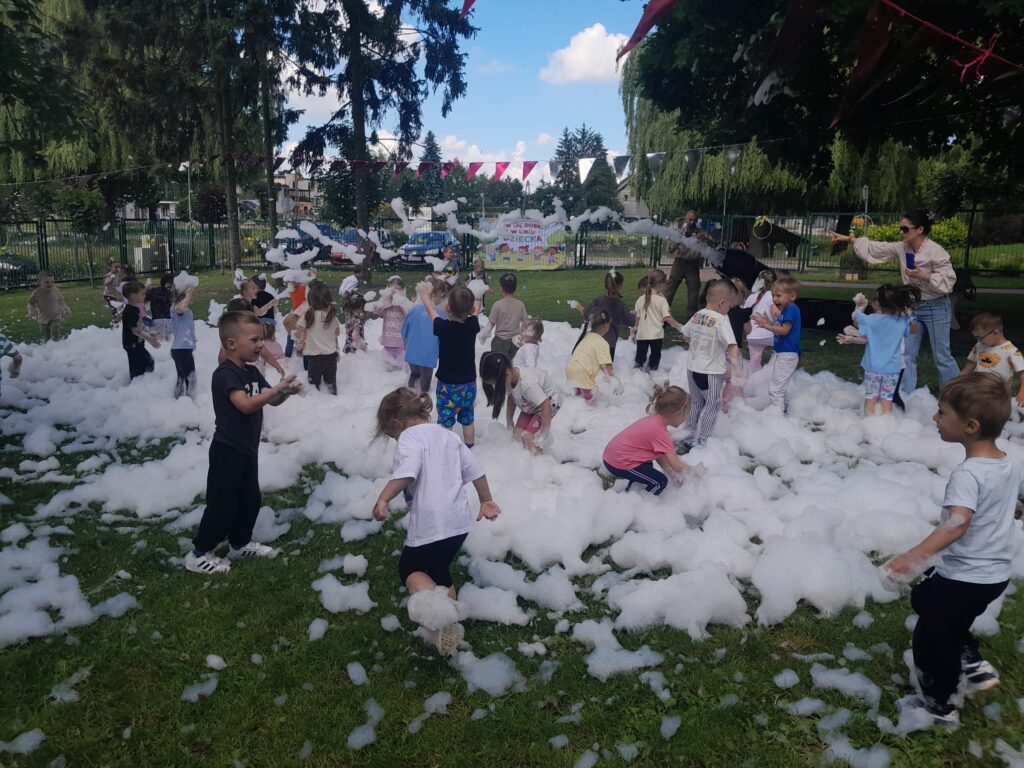 Biedronki świętują Dzień Dziecka
