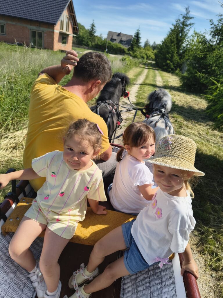 Wycieczka do "Leśnego Przytuliska"-grupa "Misie".