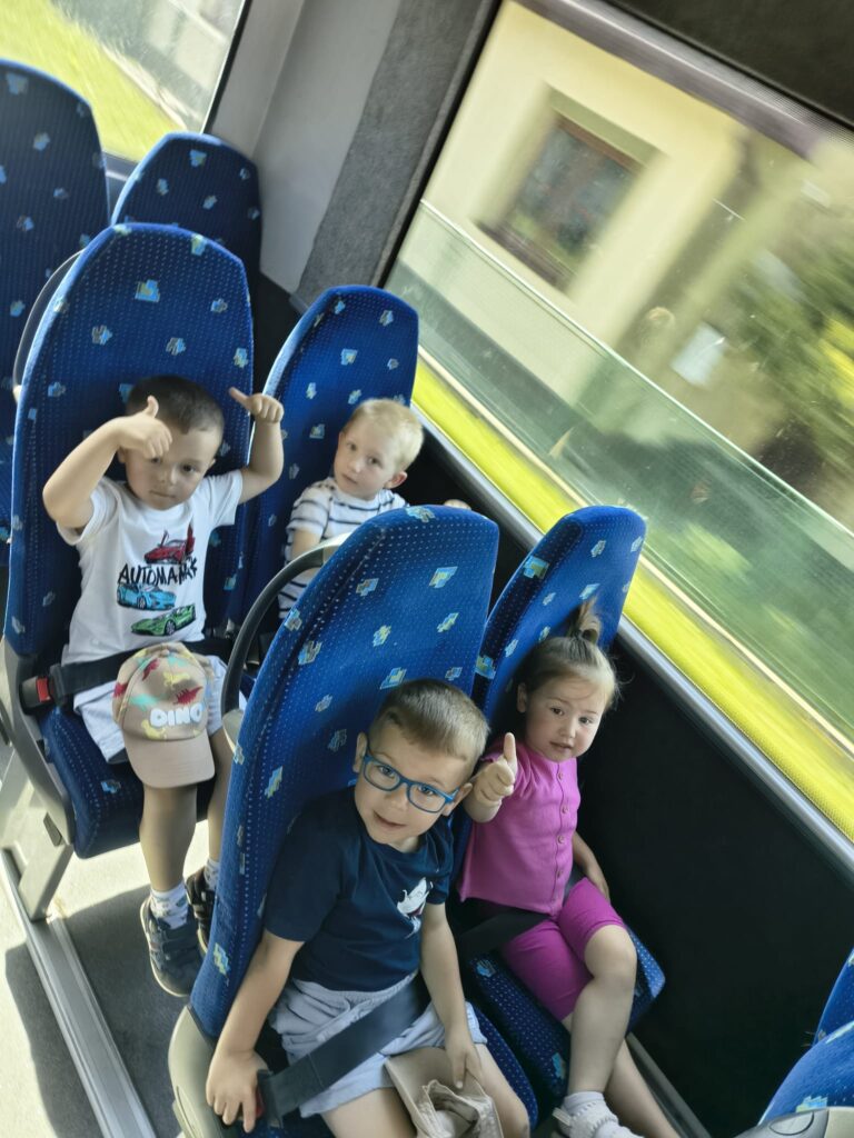 Wycieczka do "Leśnego Przytuliska"-grupa "Misie".