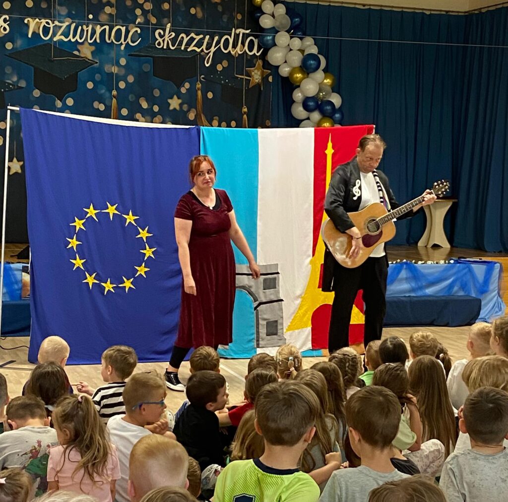Przedstawienie teatralne"Muzyczne Podróże po Europie".
