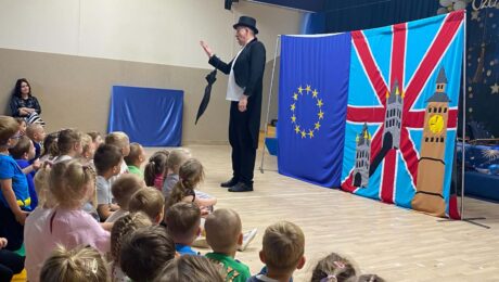 Przedstawienie teatralne"Muzyczne Podróże po Europie".