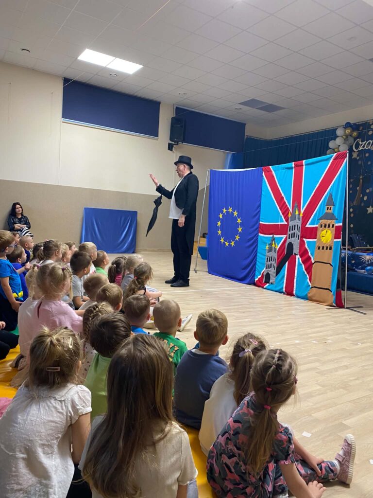 Przedstawienie teatralne"Muzyczne Podróże po Europie".