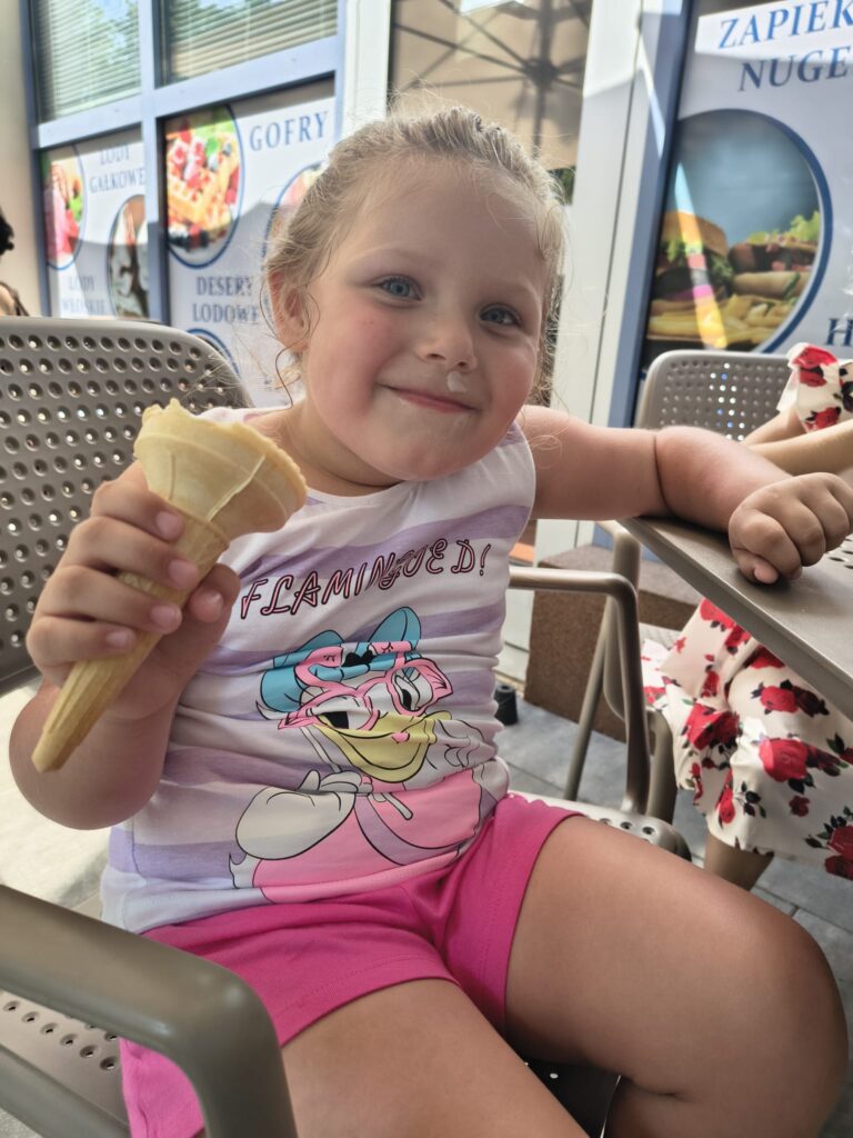 Misie jedzą lody...