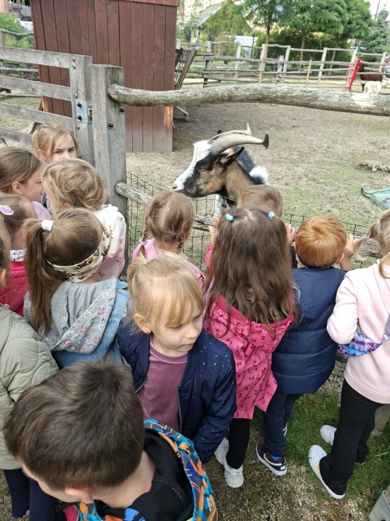 Wycieczka do Centrum Bajki w Pacanowie. Grupa "Tygryski".