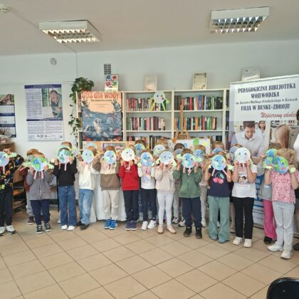 Akcja "SOS dla wody! Niech będzie wolna od śmieci" - wyjście do Pedagogicznej Biblioteki w Busku-Zdroju. Grupa Tygryski.