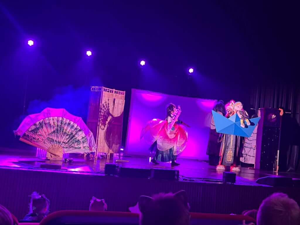 MAGICZNY KOMPAS-teatrzyk w BSCK