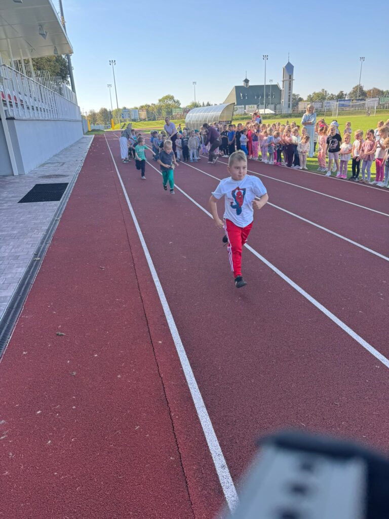 TYDZIEŃ BUDOWANIA RELACJI -ZAWODY SPORTOWE NA STADIONIE