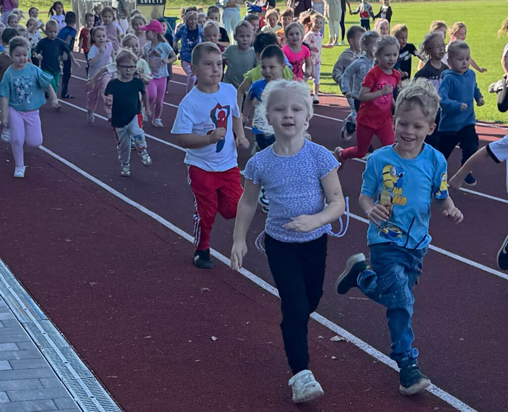 TYDZIEŃ BUDOWANIA RELACJI -ZAWODY SPORTOWE NA STADIONIE