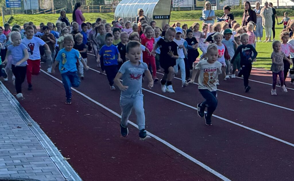 TYDZIEŃ BUDOWANIA RELACJI -ZAWODY SPORTOWE NA STADIONIE