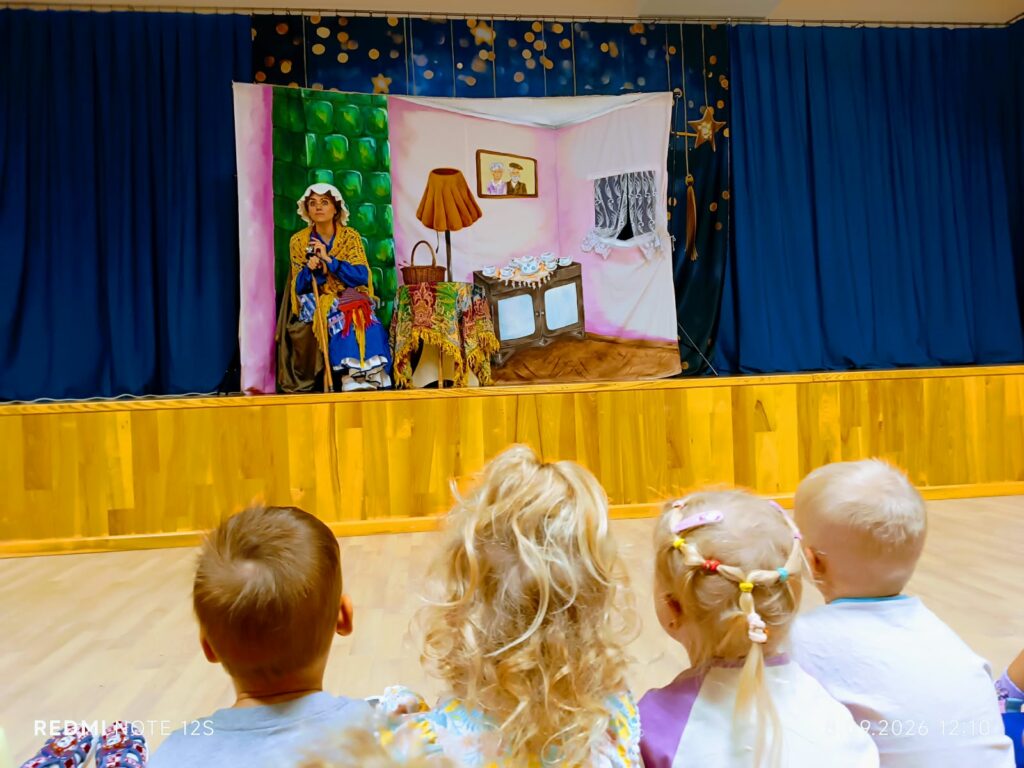 Teatrzyk „Skrzat” z Krakowa z wizytą w naszym przedszkolu.