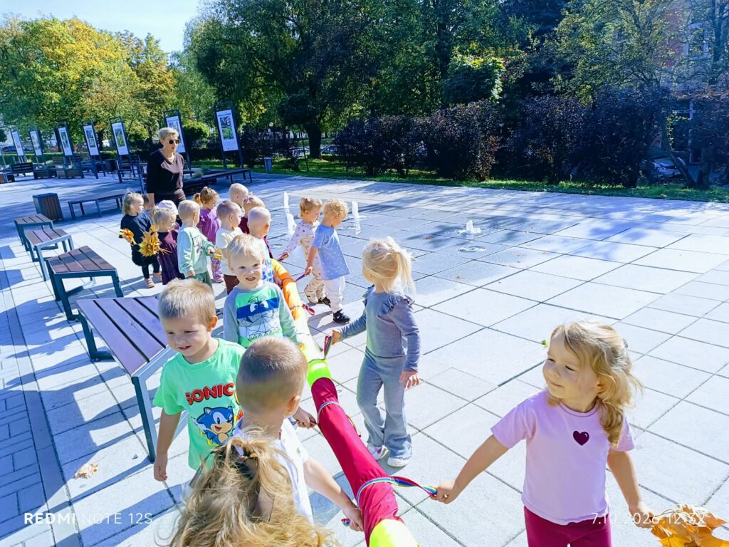 Poznajemy kolory jesieni.