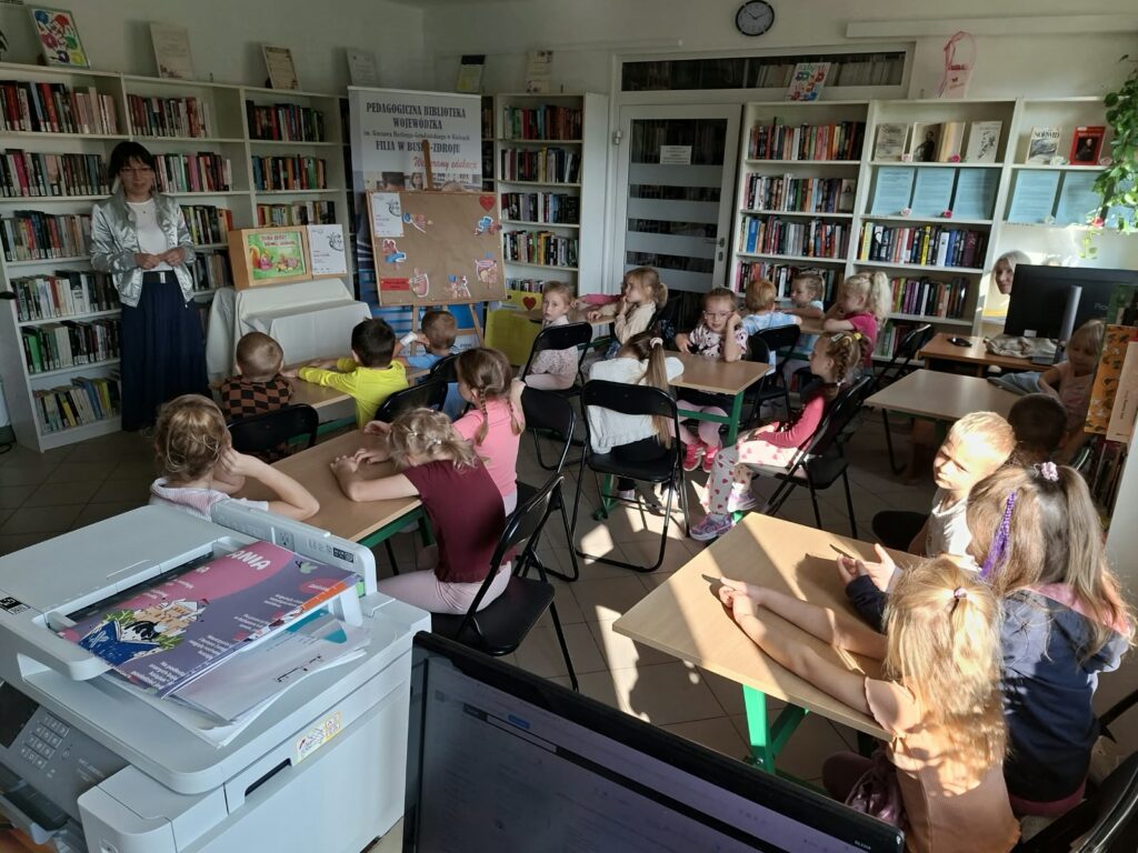 Wycieczka do biblioteki na zajęcia edukacyjne pt.,,Aktywność fizyczna i zdrowa dieta jako podstawa zdrowego stylu życia "