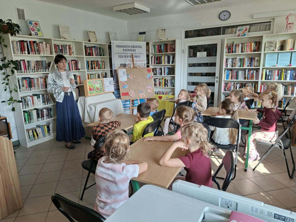 Wycieczka do biblioteki na zajęcia edukacyjne pt.,,Aktywność fizyczna i zdrowa dieta jako podstawa zdrowego stylu życia "