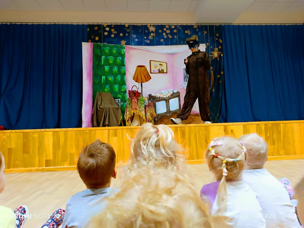 Teatrzyk „Skrzat” z Krakowa z wizytą w naszym przedszkolu.